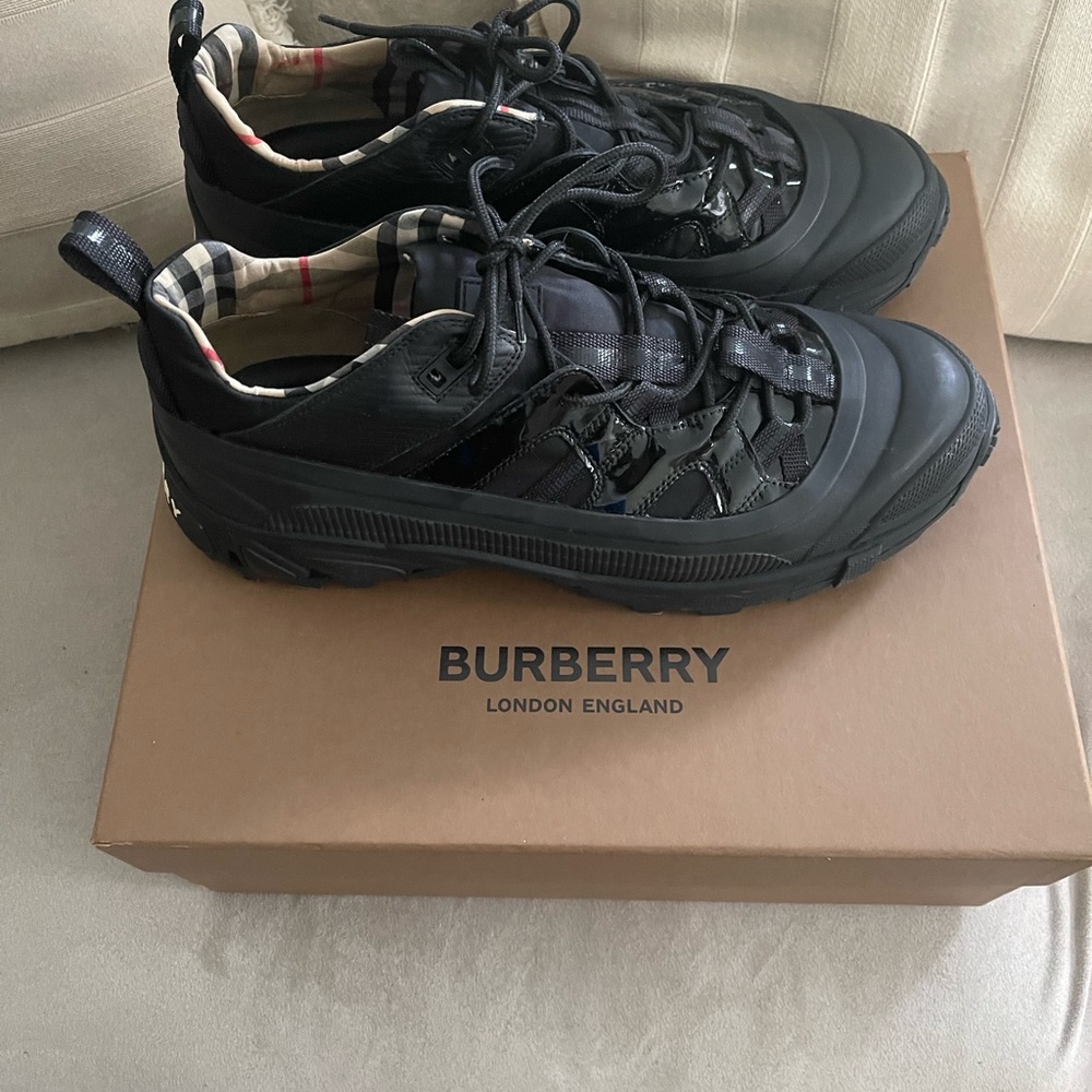Burberry Mens Low Top Sneaker - Picture 5 of 5